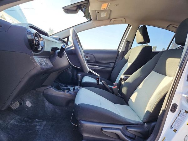 2016 TOYOTA PRIUS — DENT