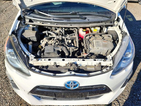 2016 TOYOTA PRIUS — Engine bay