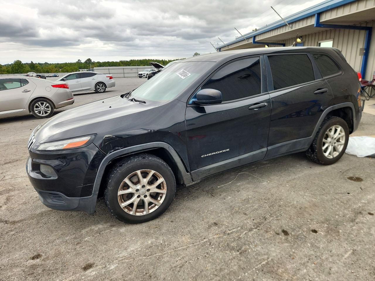 2015 JEEP CHEROKEE Sport — Front 3/4