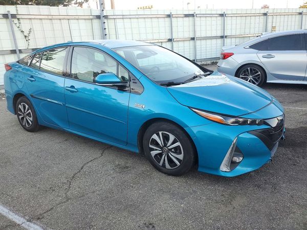 2018 TOYOTA PRIUS Plus/Premium/Advanced — Passenger 3/4