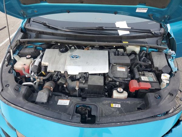 2018 TOYOTA PRIUS Plus/Premium/Advanced — Engine bay