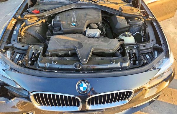 2015 BMW 3 SERIES xDrive — Engine bay