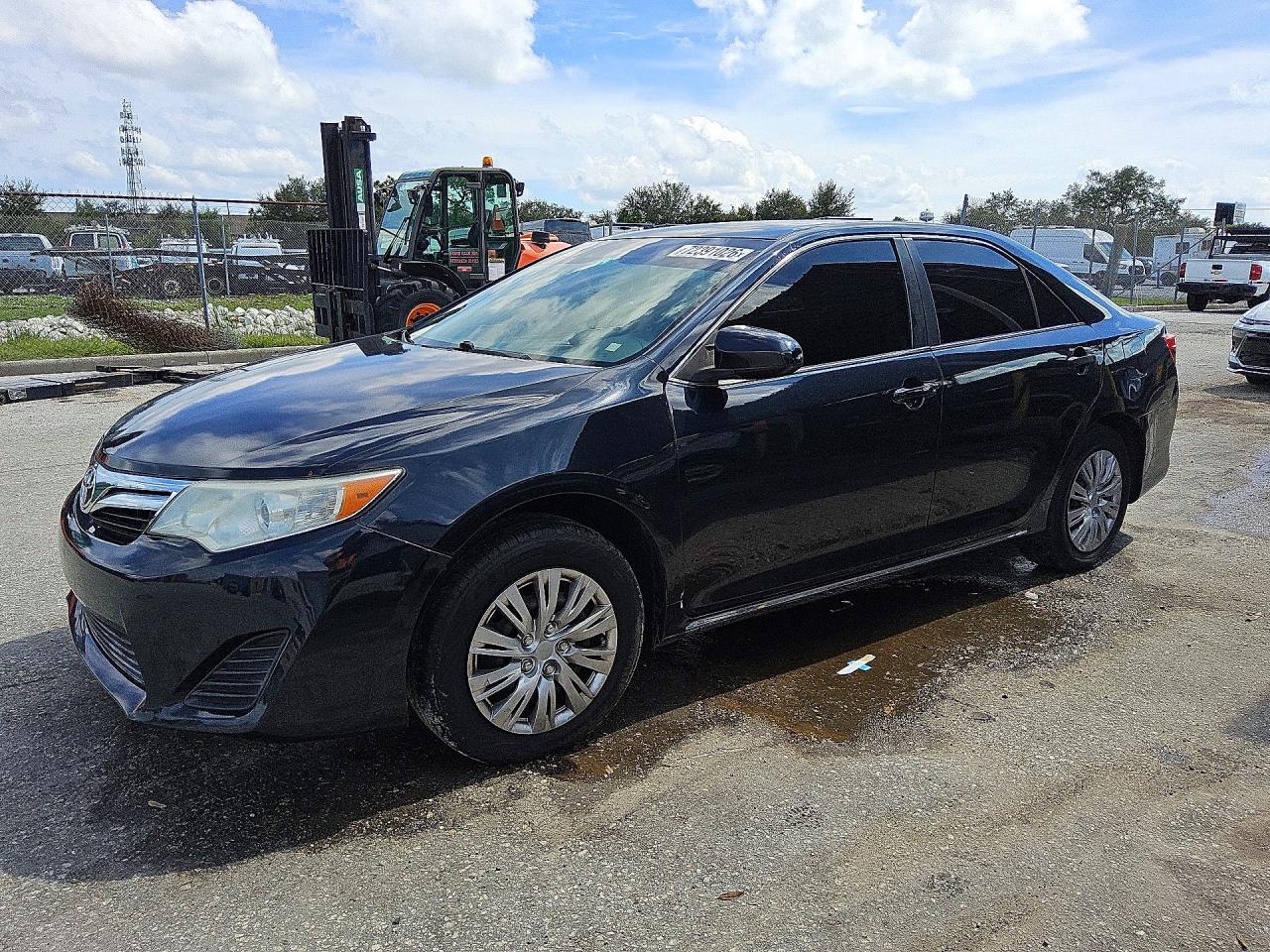 2012 TOYOTA CAMRY — Front 3/4