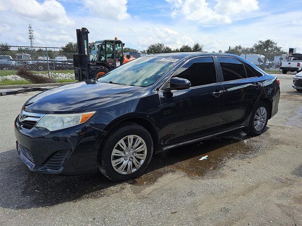 2012 TOYOTA CAMRY — Front 3/4
