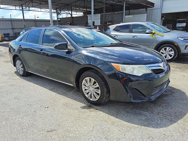 2012 TOYOTA CAMRY — Passenger 3/4