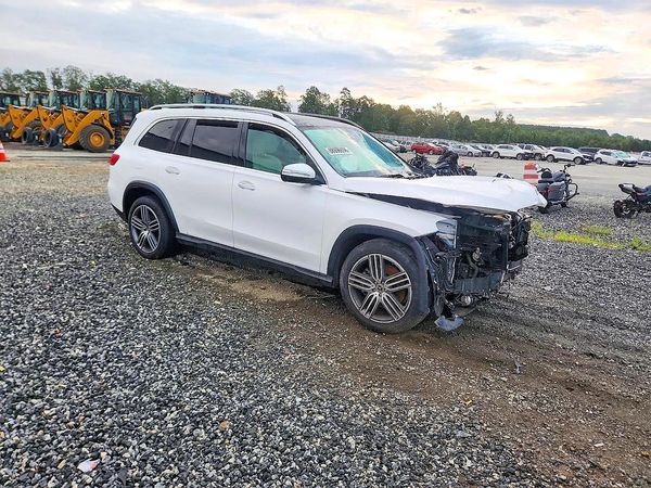 2026 MERCEDES-BENZ GLS-CLASS GLS450 4MATIC — Passenger 3/4