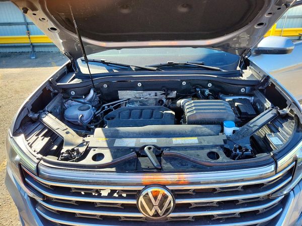 2026 VOLKSWAGEN ATLAS SE — Engine bay
