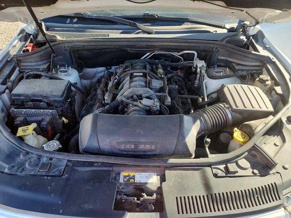 2014 DODGE DURANGO R/T — Engine bay
