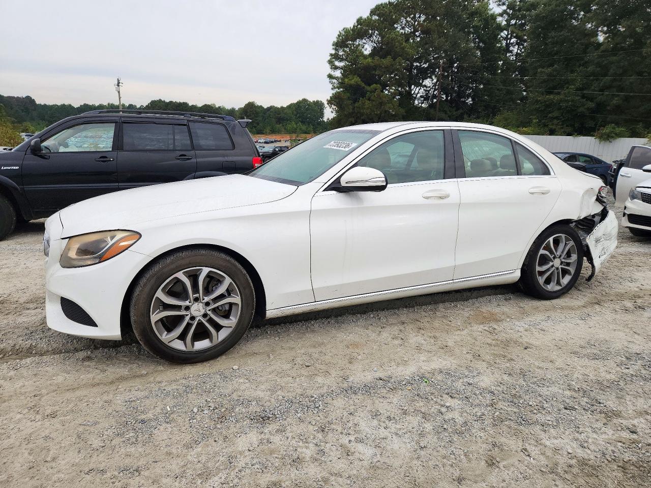 2015 MERCEDES-BENZ C-CLASS Base — Front 3/4