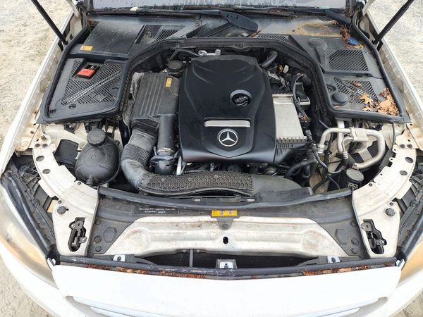 2015 MERCEDES-BENZ C-CLASS Base — Engine bay