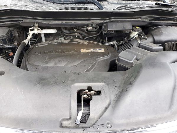 2017 HONDA PILOT EXL SENSING — Engine bay