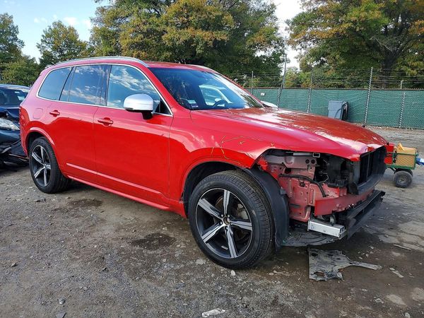 2017 VOLVO XC90 R-Design — Passenger 3/4