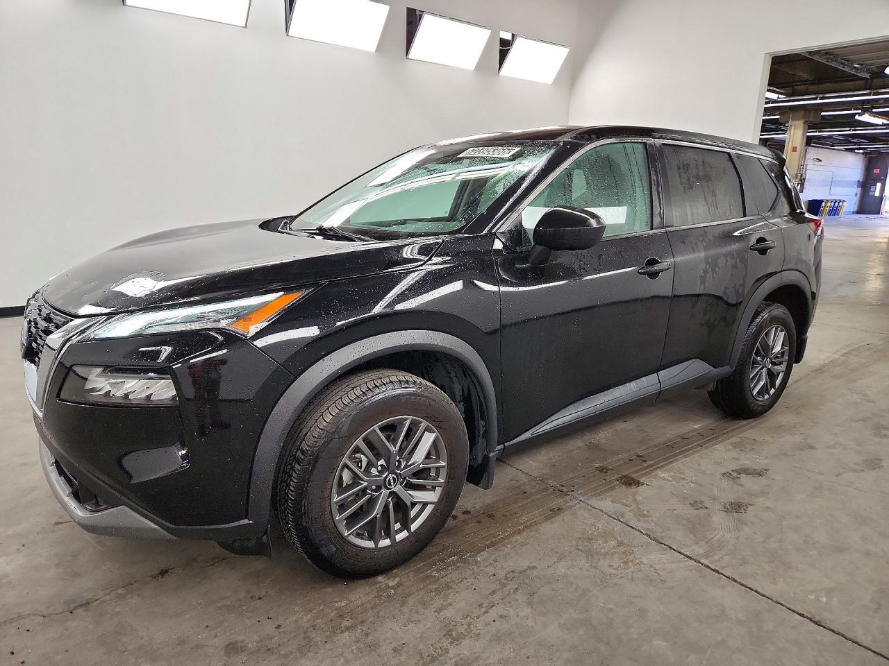 2023 NISSAN ROGUE S — Front 3/4