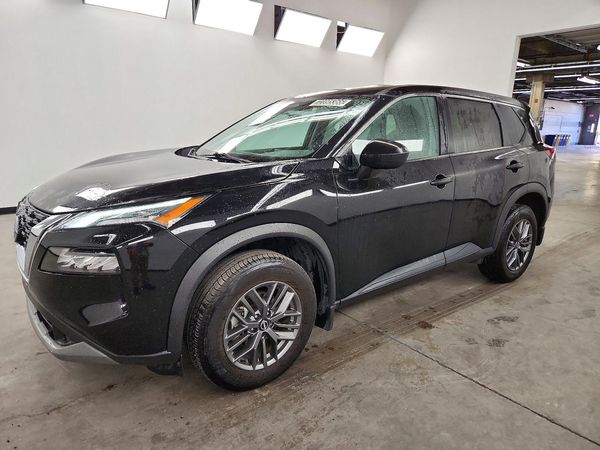 2023 NISSAN ROGUE S — Front 3/4