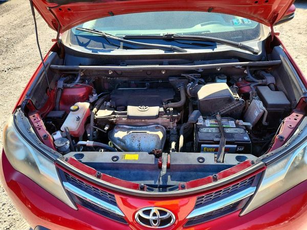 2013 TOYOTA RAV4 Sports — Engine bay