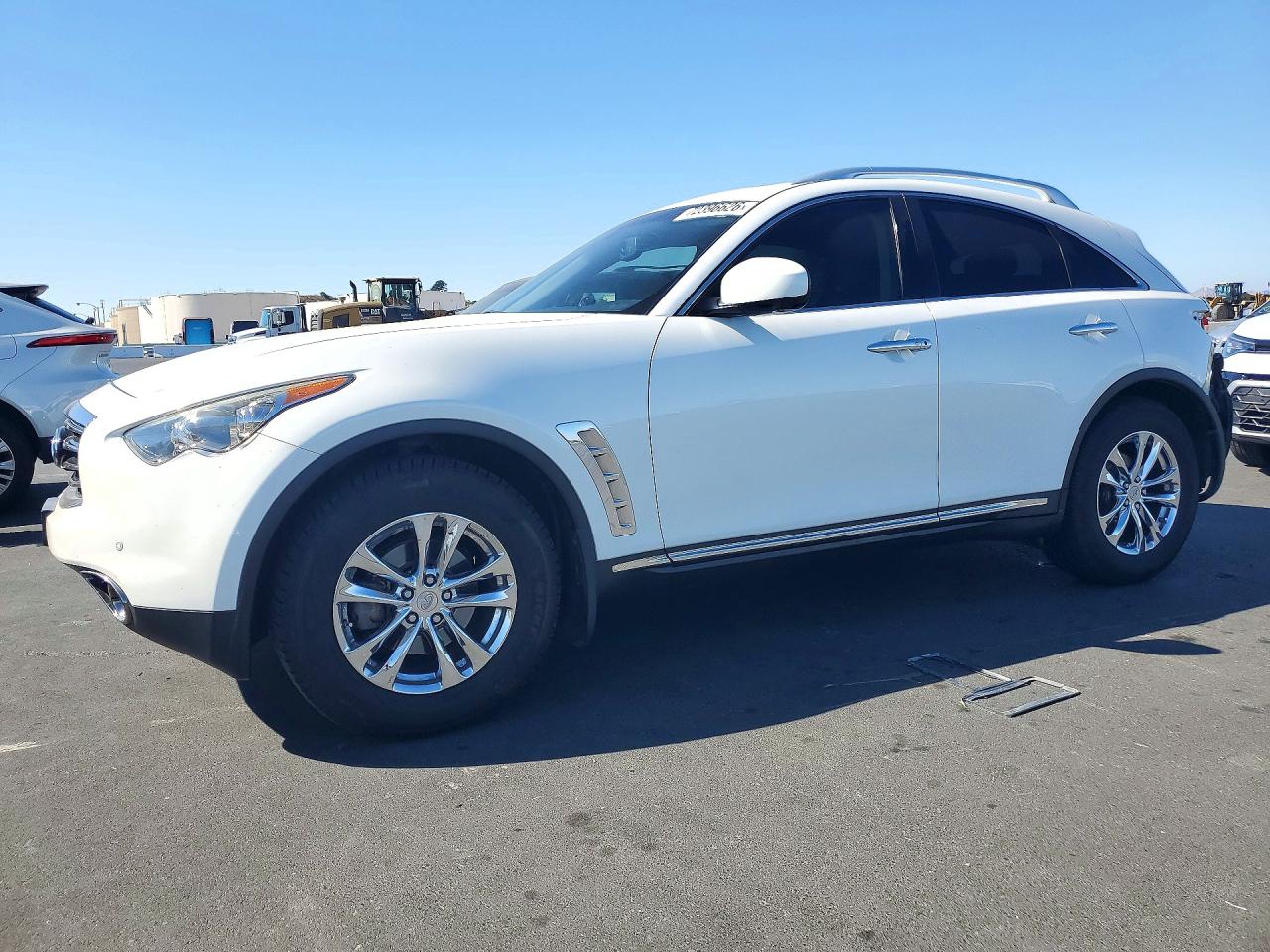 2012 INFINITI FX35 — Front 3/4