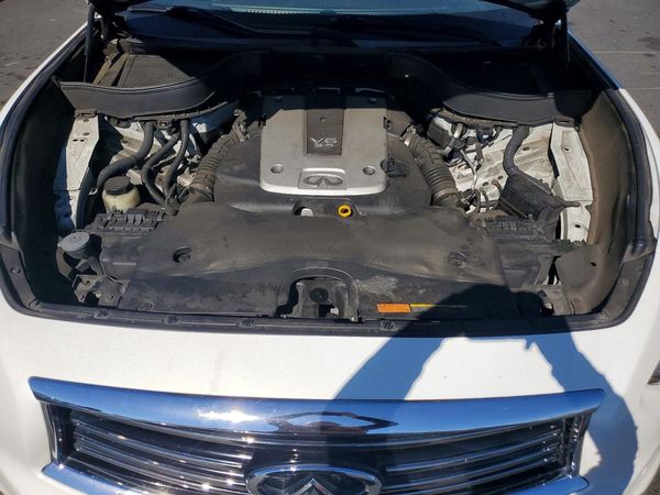2012 INFINITI FX35 — Engine bay