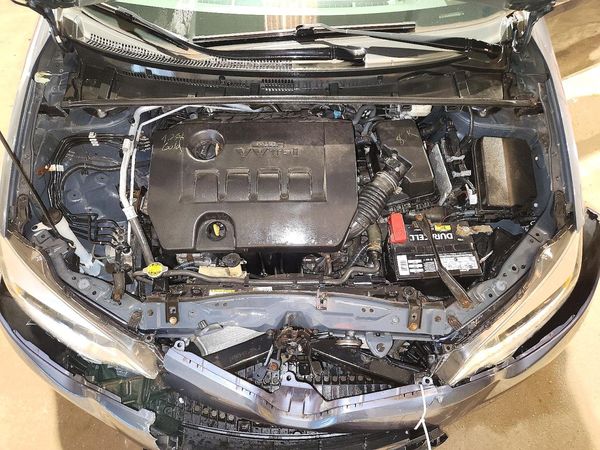 2014 TOYOTA COROLLA L/LE — Engine bay