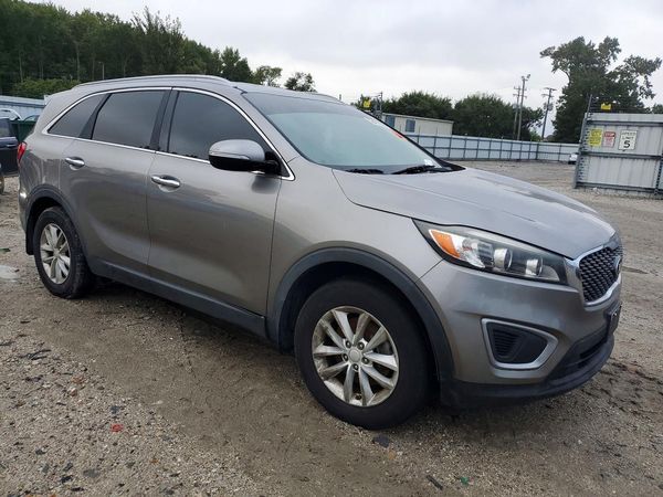 2018 KIA SORENTO L, LX — Passenger 3/4