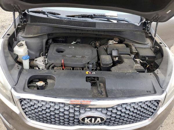2018 KIA SORENTO L, LX — Engine bay