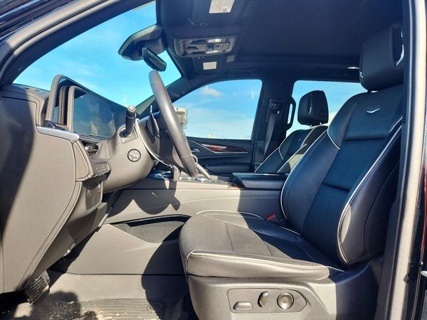 2021 CADILLAC ESCALADE Premium Luxury — DENT