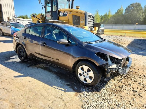 2017 KIA FORTE LX Base — Passenger 3/4