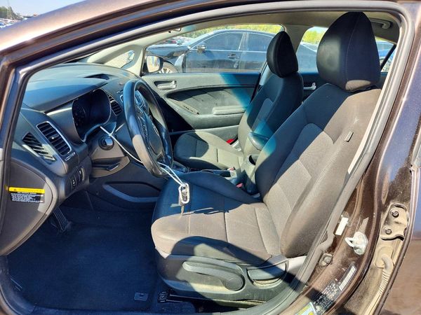 2017 KIA FORTE LX Base — DENT