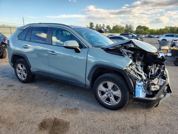 2023 TOYOTA RAV4 XLE — Passenger 3/4