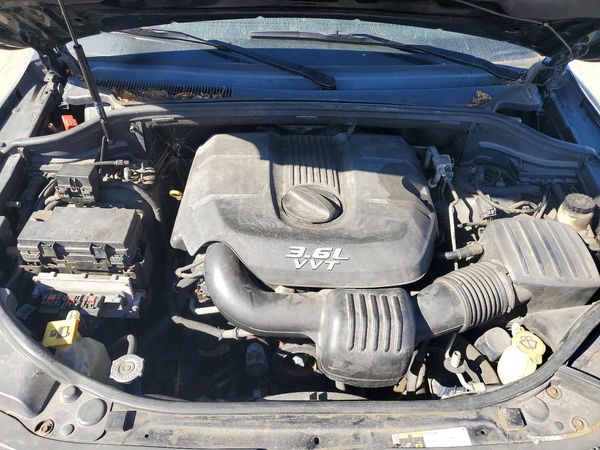 2013 JEEP CHEROKEE Overland — Engine bay
