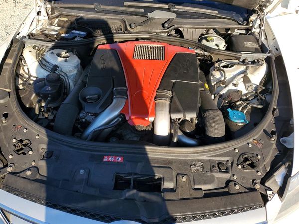 2012 MERCEDES-BENZ CL-CLASS CL550 4-MATIC — Engine bay