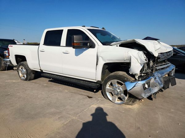 2018 CHEVROLET SILVERADO LT — Passenger 3/4