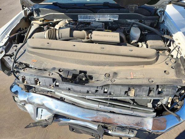 2018 CHEVROLET SILVERADO LT — Engine bay