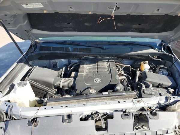 2021 TOYOTA TUNDRA SR5 grade — Engine bay
