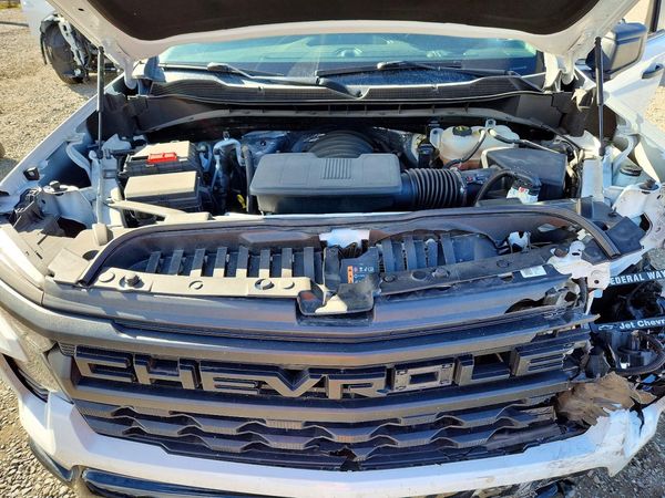 2024 CHEVROLET SILVERADO Trail Boss Custom — Engine bay
