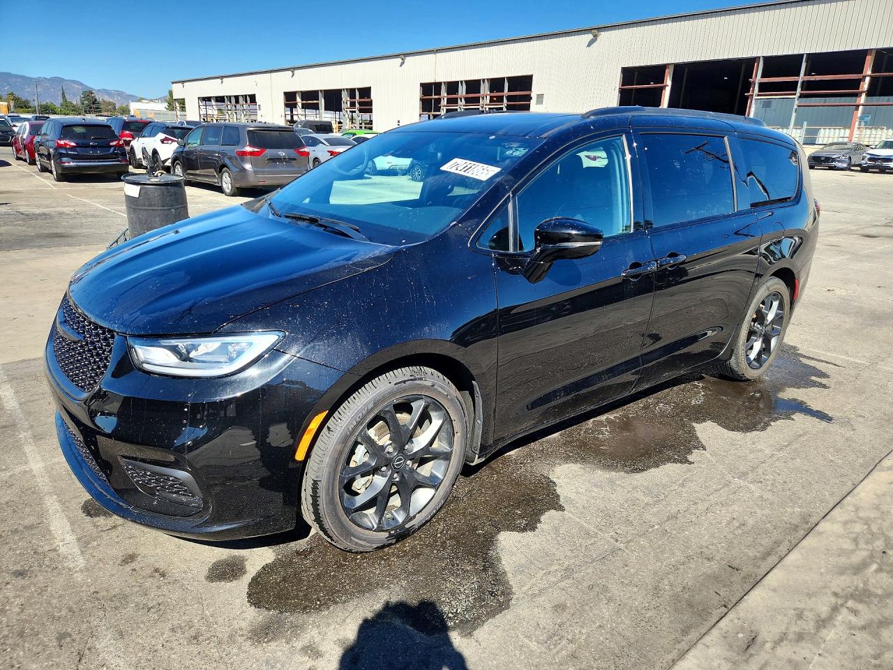 2025 CHRYSLER PACIFICA Limited — Front 3/4