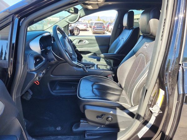 2025 CHRYSLER PACIFICA Limited — DENT