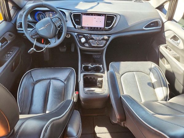 2025 CHRYSLER PACIFICA Limited — CKPT