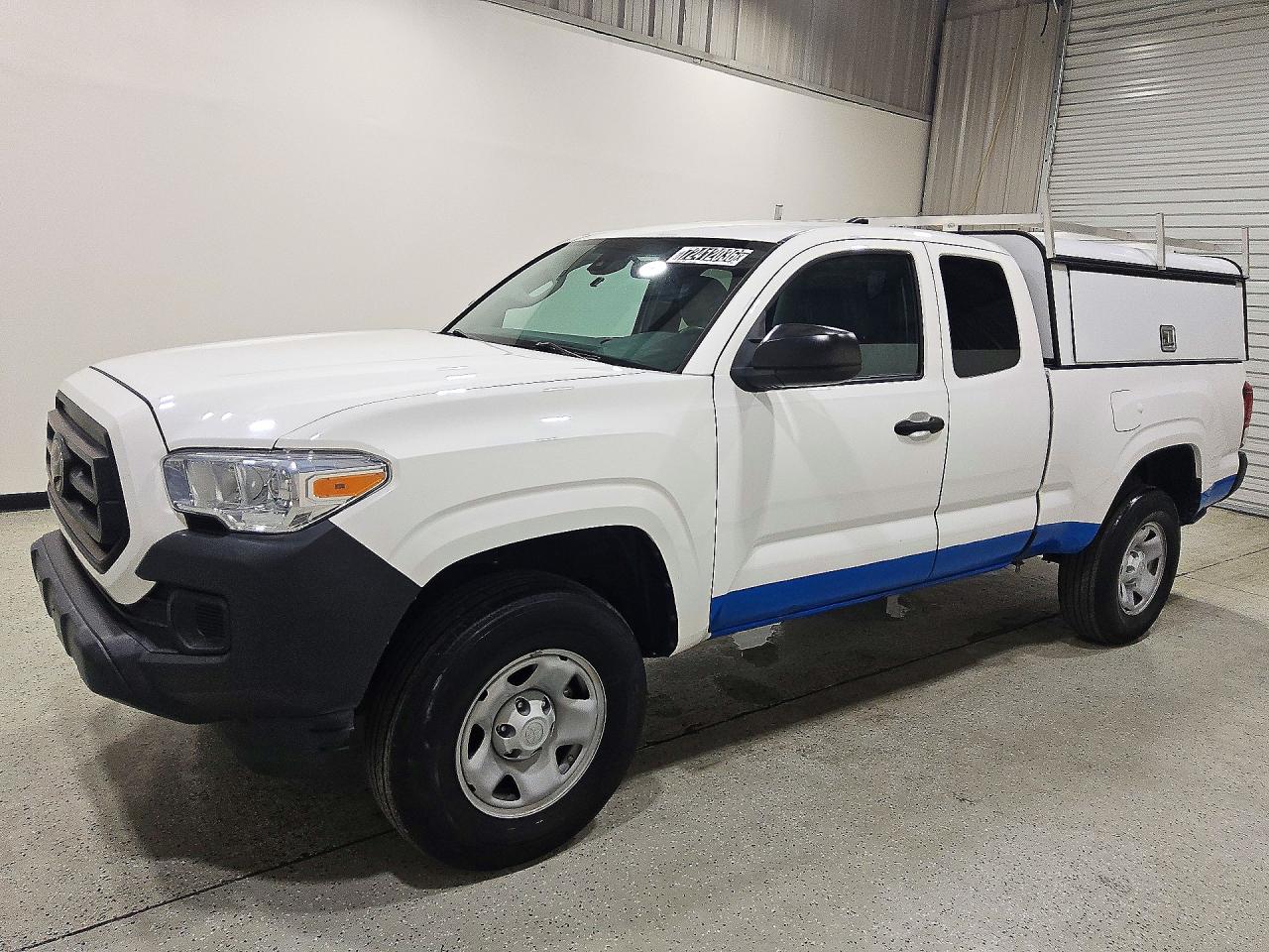 2022 TOYOTA TACOMA SR5 — Front 3/4