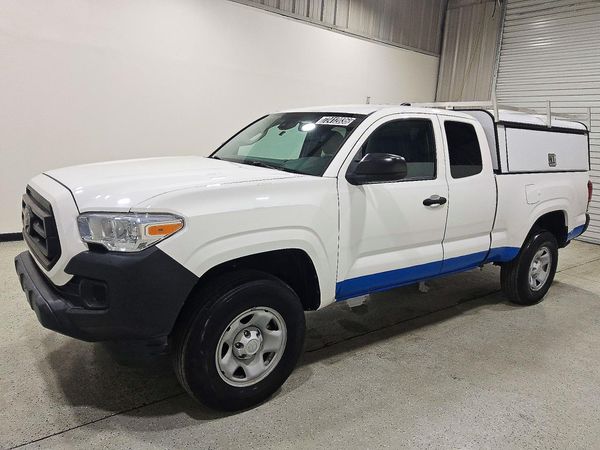 2022 TOYOTA TACOMA SR5 — Front 3/4
