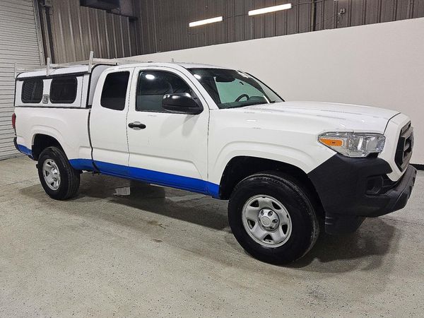 2022 TOYOTA TACOMA SR5 — Passenger 3/4