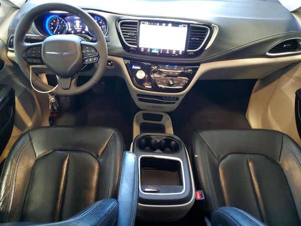 2025 CHRYSLER PACIFICA Limited — CKPT