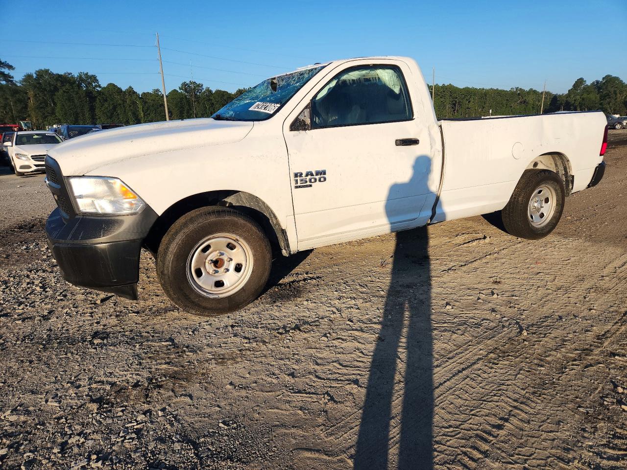 2023 RAM 1500 CLASSIC Tradesman — Front 3/4