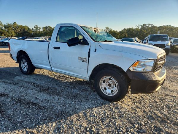 2023 RAM 1500 CLASSIC Tradesman — Passenger 3/4