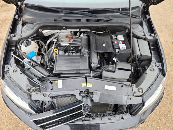 2017 VOLKSWAGEN JETTA SE — Engine bay