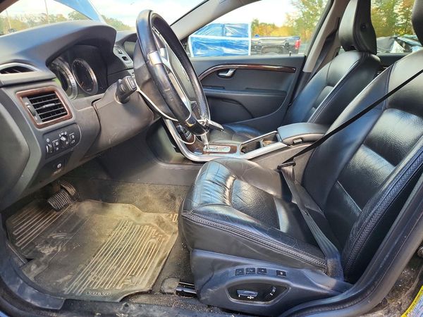 2012 VOLVO XC70 — DENT