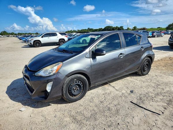 2015 TOYOTA PRIUS — Front 3/4