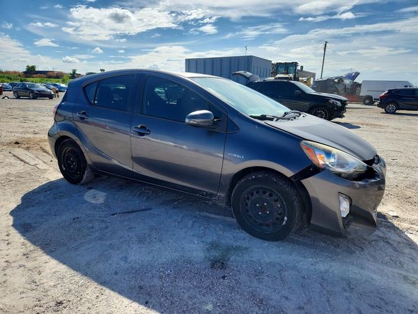 2015 TOYOTA PRIUS — Passenger 3/4