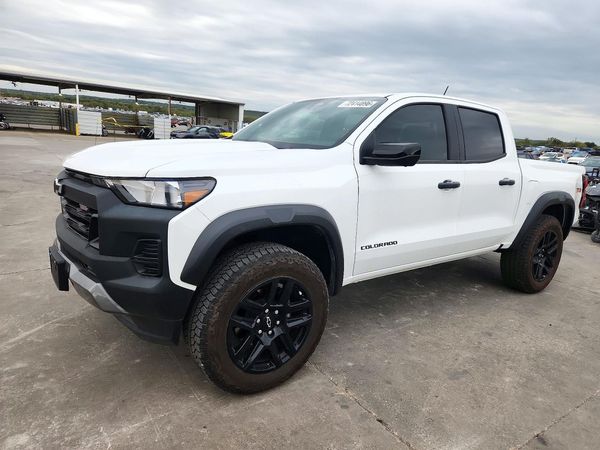 2024 CHEVROLET COLORADO Trail Boss — Front 3/4