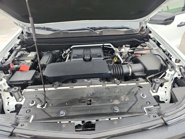 2024 CHEVROLET COLORADO Trail Boss — Engine bay