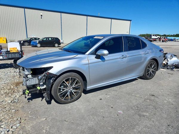 2024 TOYOTA CAMRY SOLA SE — Front 3/4